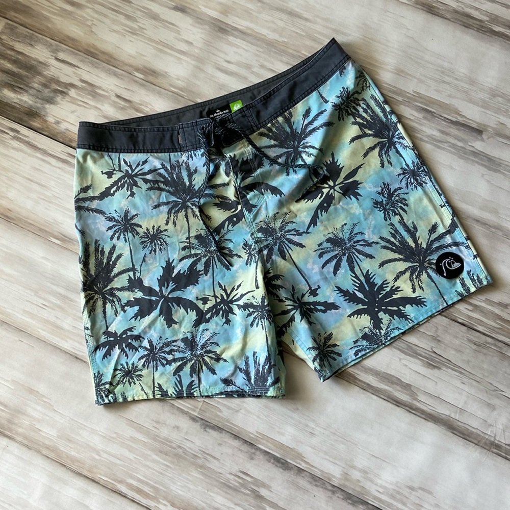 Quiksilver HIGHLINE SURFSILK men’s Board shorts size 36/ swim trunks